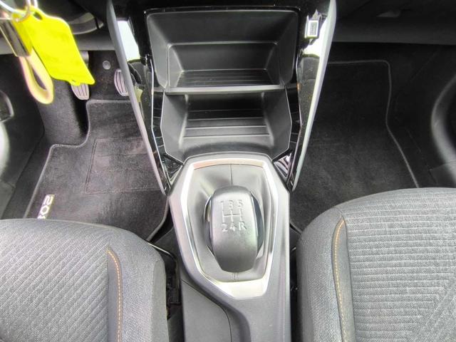 PEUGEOT 208 usata, con Sedile posteriore sdoppiato