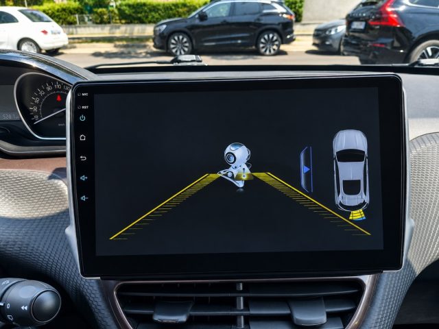 PEUGEOT 2008 usata, con USB