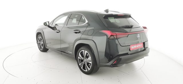 LEXUS UX 250h usata, con Autoradio