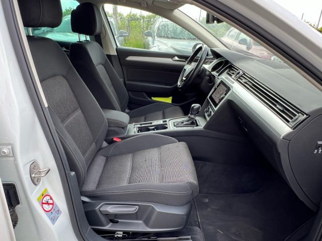 VOLKSWAGEN Passat usata, con Sistema di navigazione