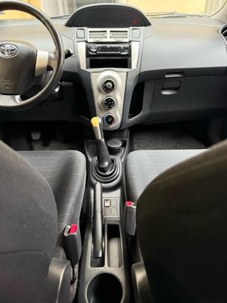 TOYOTA Yaris usata, con Sedile posteriore sdoppiato