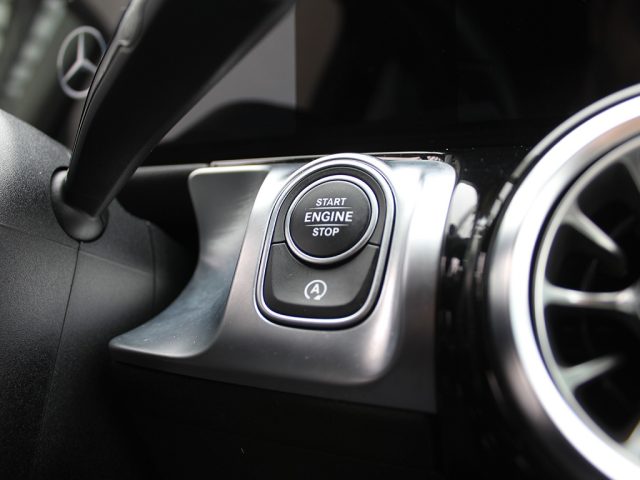 MERCEDES-BENZ GLB 180 usata, con Sistema di chiamata d