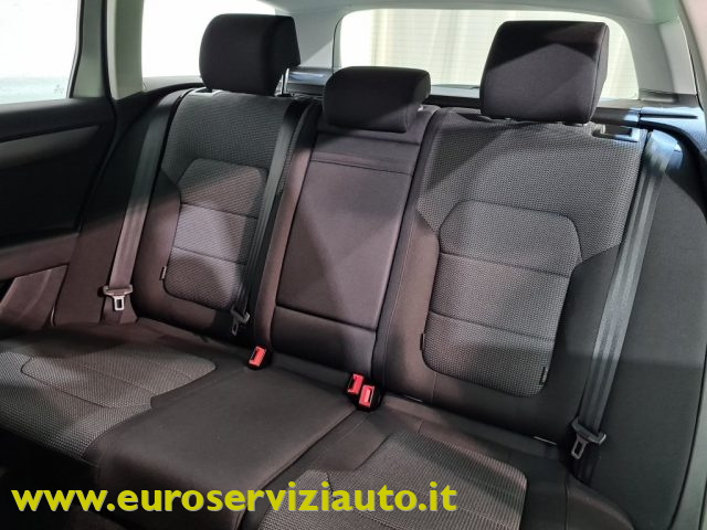 VOLKSWAGEN Passat usata 38