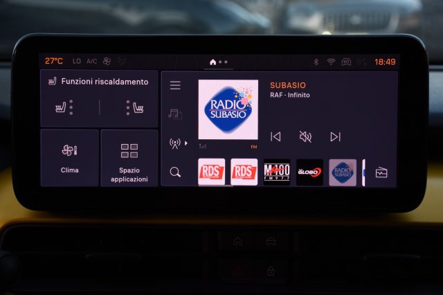 JEEP Avenger usata, con USB