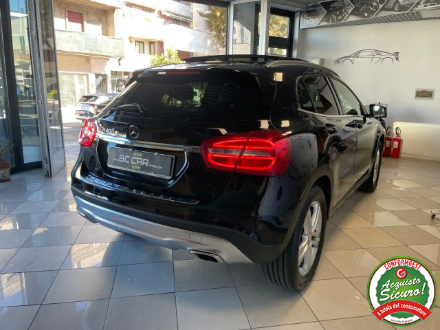 MERCEDES-BENZ GLA 200 usata, con Fari LED