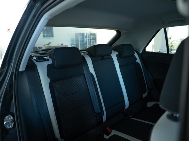 VOLKSWAGEN T-Roc usata, con Volante multifunzione