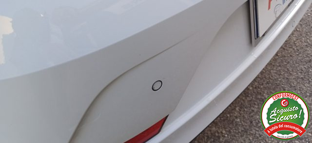 VOLKSWAGEN up! usata, con Volante in pelle