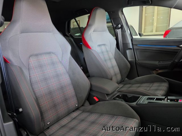 VOLKSWAGEN Golf usata, con USB