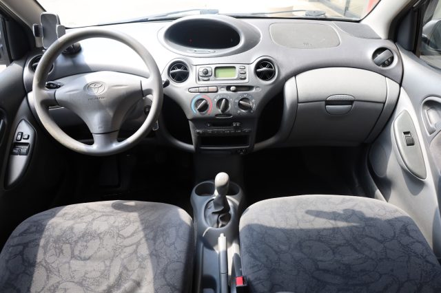 TOYOTA Yaris usata 20