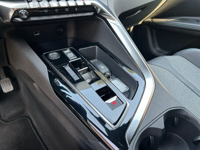 PEUGEOT 5008 usata, con Sistema di navigazione