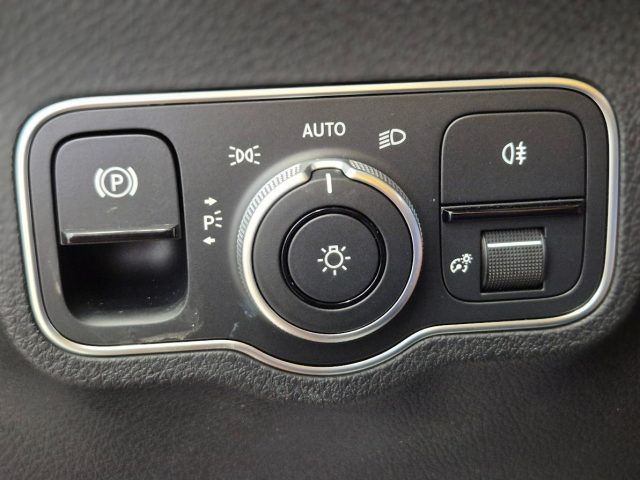 MERCEDES-BENZ GLB 200 usata, con Bluetooth