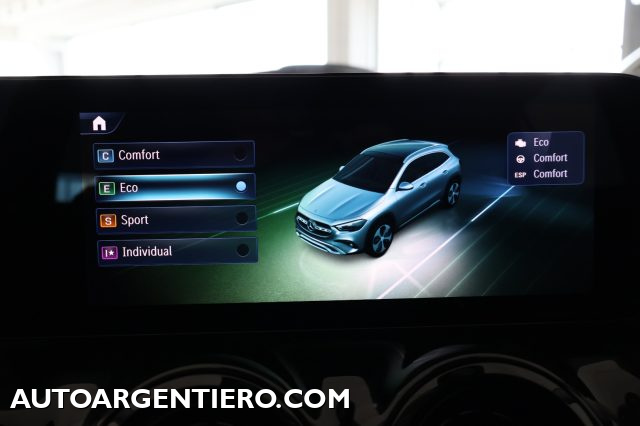 MERCEDES-BENZ GLA 180 usata, con Park Distance Control