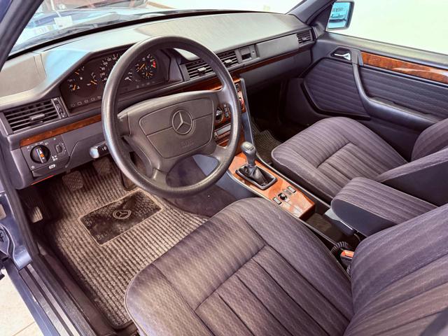 MERCEDES-BENZ E 220 usata 9