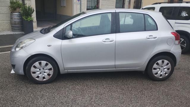 TOYOTA Yaris usata, con Sedile posteriore sdoppiato