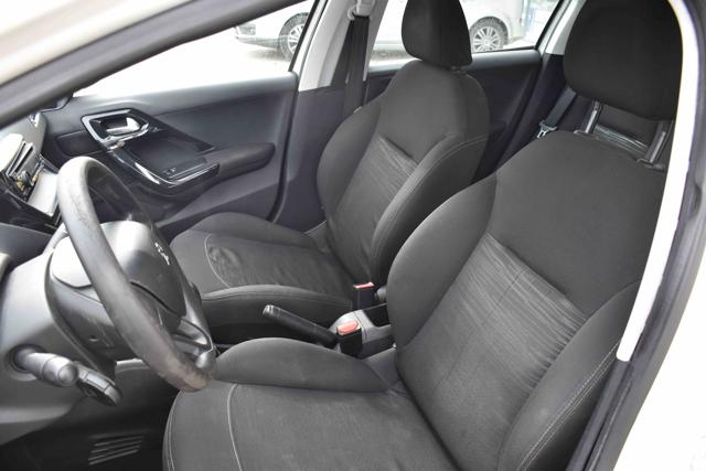 PEUGEOT 208 usata, con Autoradio