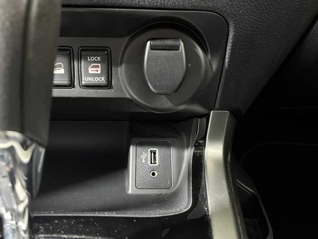 NISSAN Navara usata, con Bluetooth