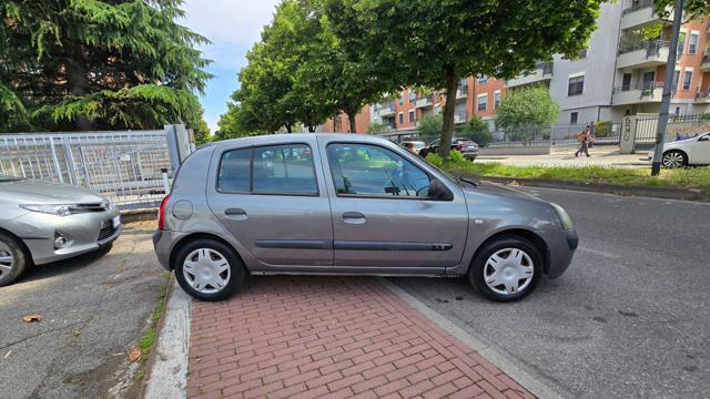 RENAULT Clio usata, con Autoradio digitale