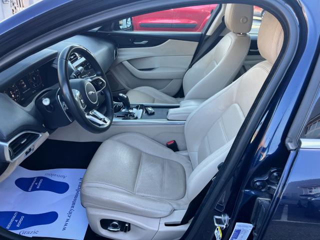 JAGUAR XE usata, con Autoradio