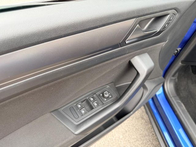 VOLKSWAGEN T-Roc usata, con Autoradio