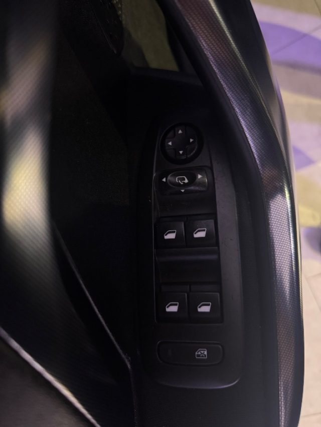 PEUGEOT 2008 usata 18