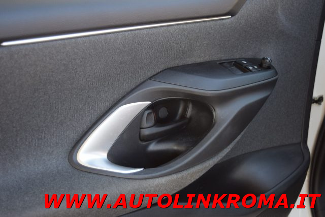 TOYOTA Yaris usata, con USB