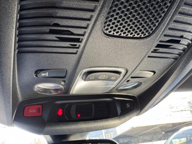 PEUGEOT 5008 usata, con Park Distance Control