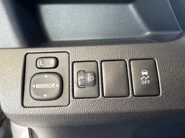 TOYOTA Verso-S usata, con Bracciolo