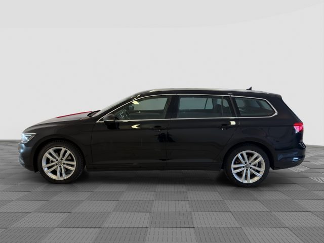 VOLKSWAGEN Passat usata 1