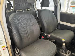 TOYOTA Yaris usata 25