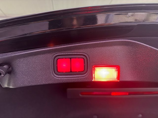 MERCEDES-BENZ C 300 usata 23