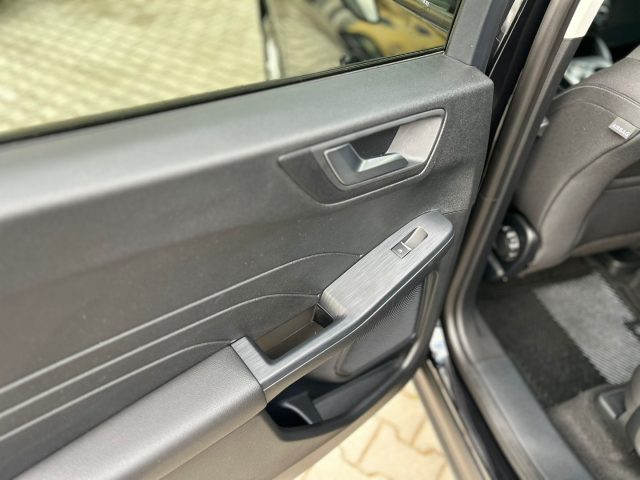 FORD Kuga usata, con Fari LED