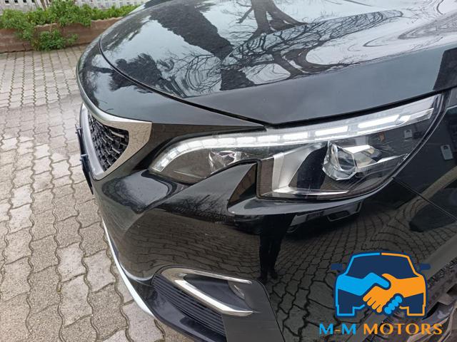 PEUGEOT 5008 usata, con Cerchi in lega