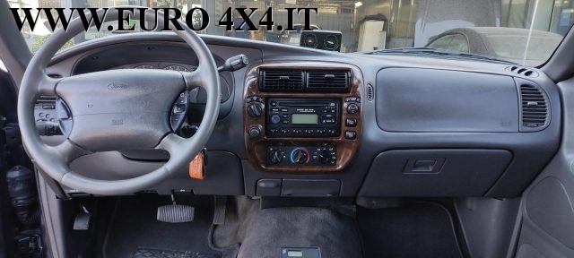 FORD Explorer usata 7