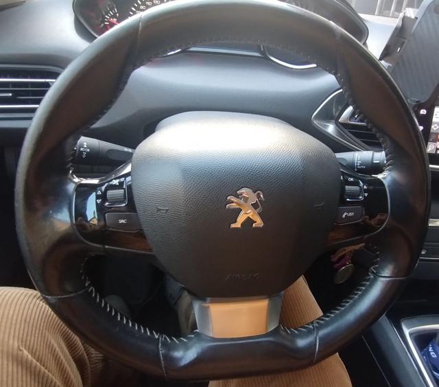 PEUGEOT 308 usata, con Luci diurne LED