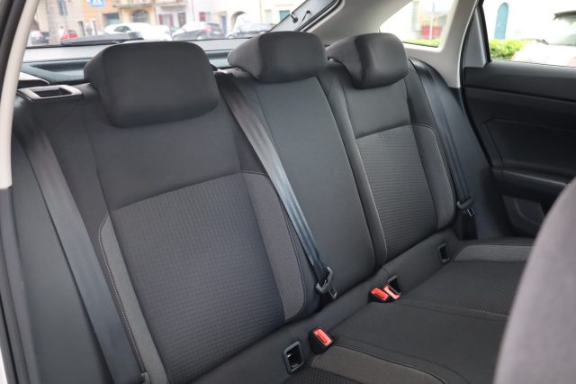 VOLKSWAGEN Taigo usata 105