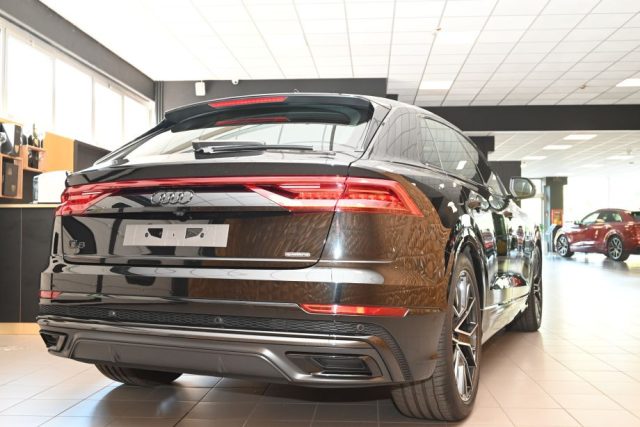 AUDI Q8 usata 160