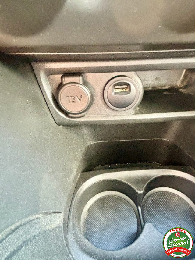 PEUGEOT 208 usata, con Volante in pelle