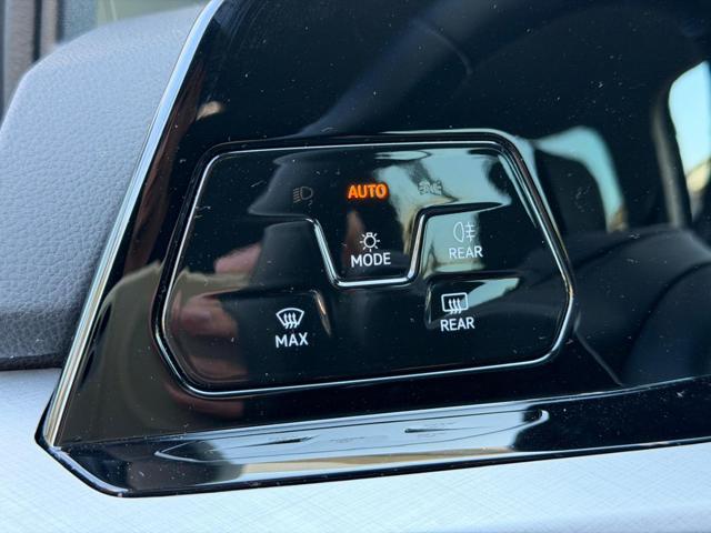 VOLKSWAGEN Golf usata, con Touch screen