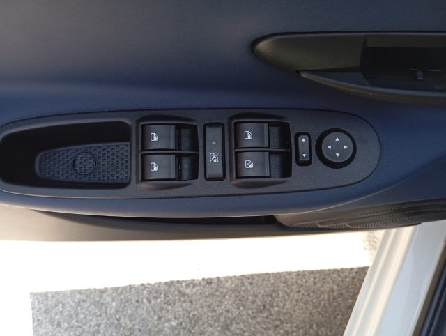 LANCIA Ypsilon usata, con MP3