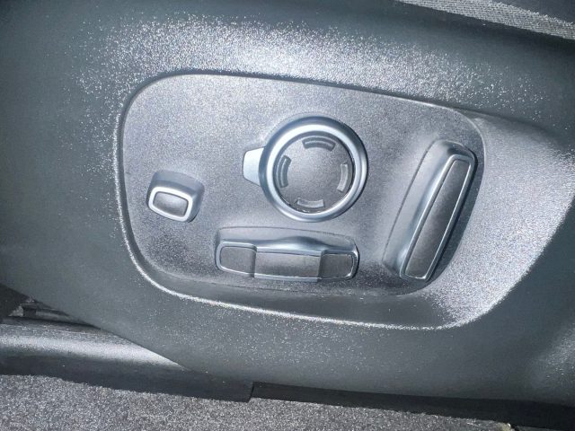 LAND ROVER Range Rover Velar usata, con Controllo automatico clima