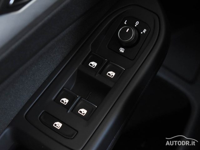 VOLKSWAGEN Golf usata, con MP3