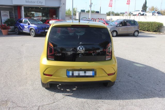 VOLKSWAGEN up! usata, con Autoradio