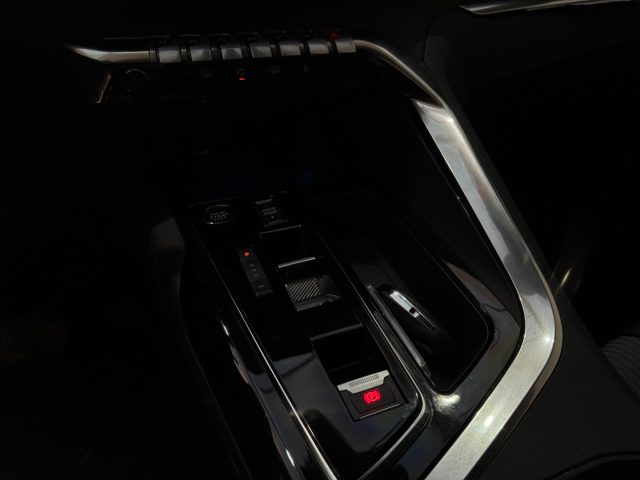 PEUGEOT 3008 usata, con Touch screen