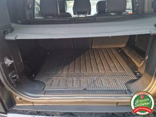 LAND ROVER Defender usata, con Interni in pelle
