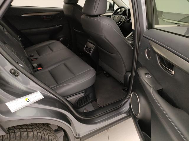 LEXUS NX 300h usata, con Sensori di parcheggio posteriori
