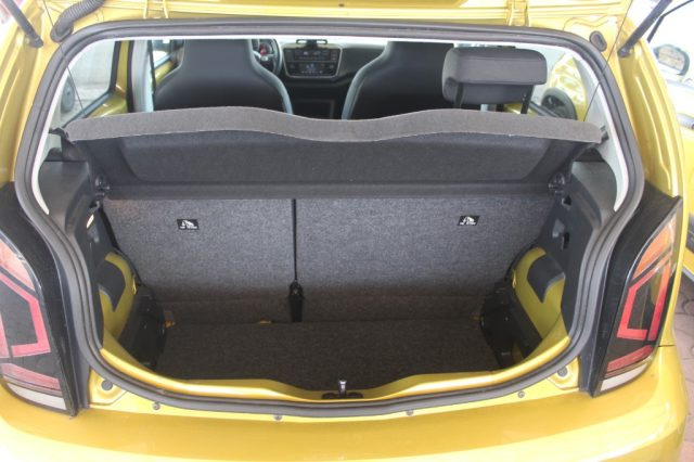 VOLKSWAGEN up! usata, con Cerchi in lega
