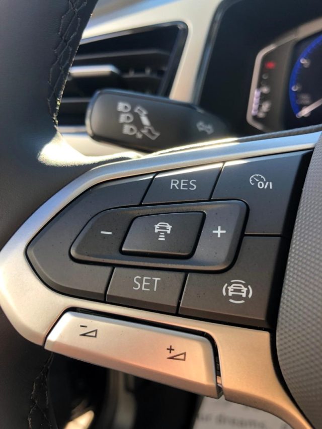 VOLKSWAGEN T-Roc usata, con Sedile posteriore sdoppiato