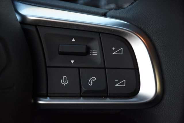 JEEP Avenger usata, con USB