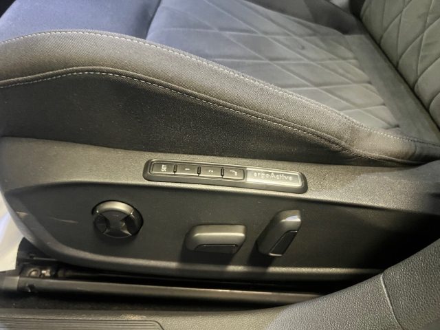 VOLKSWAGEN Golf usata, con Autoradio