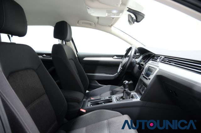 VOLKSWAGEN Passat Variant usata 59